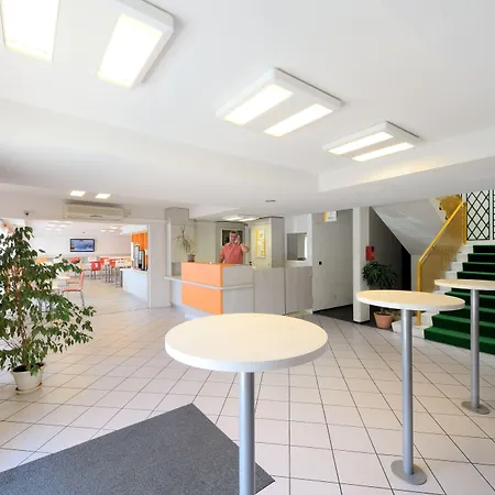 Kennedy Parc Des Expositions 2* Tarbes